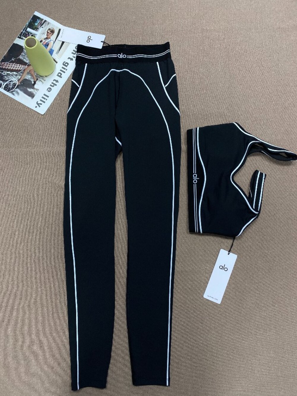 💖ALO Yoga Airbrush Matching Set| Black/White Bra&High-Waist Leggings|Limited - Picture 10 of 12